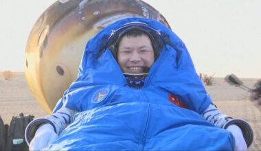 Taikonauten terug van ruimtestation na ruim een week vertraging