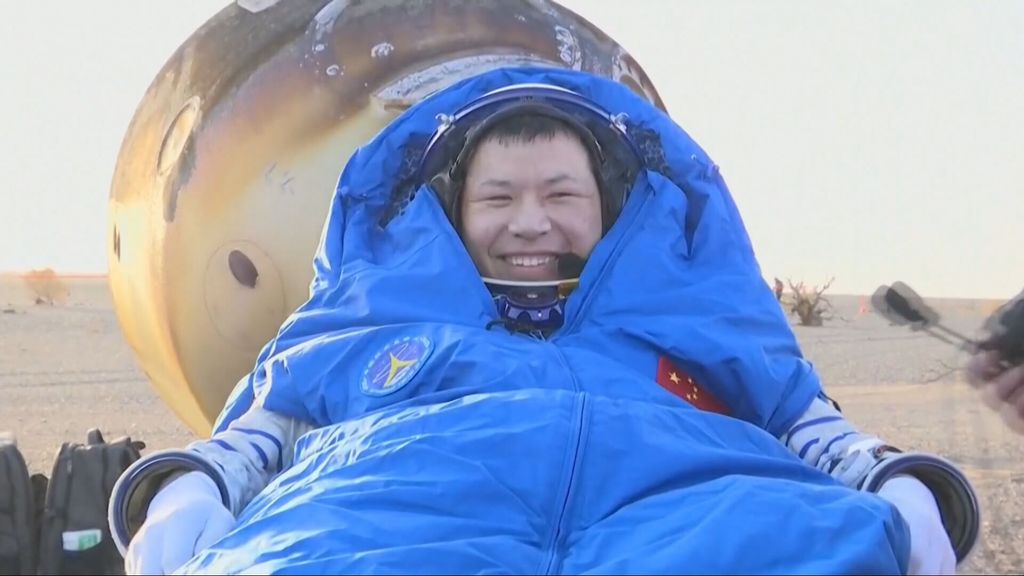 Taikonauten terug van ruimtestation na ruim een week vertraging