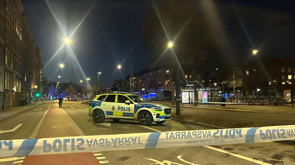 Dubbeldekker ramt bushalte in Stockholm: doden en gewonden