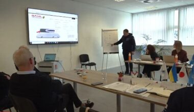 Oekraïners krijgen in Gelderland les over autorijden met een beperking