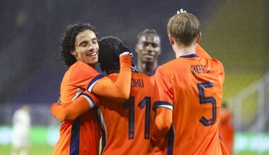 Jong Oranje boekt met tien man eerste zege in kwalificatiereeks voor EK 2027
