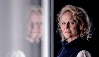 Janni Goslinga speelt de moeder in Prophet Song. ‘Je zoon van dertien terugvinden, doodgemarteld. Ja, dat gebeurt’