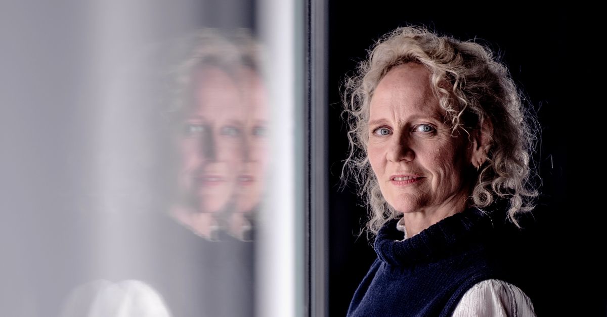 Janni Goslinga speelt de moeder in Prophet Song. ‘Je zoon van dertien terugvinden, doodgemarteld. Ja, dat gebeurt’