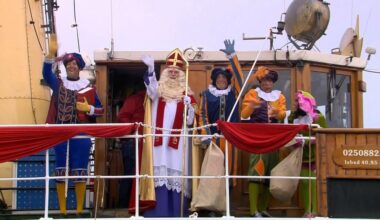 Sinterklaas en pieten komen aan op Texel, ondanks 'kapotte vuurtorenlamp'