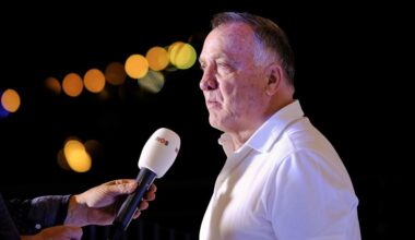 Bondscoach Dick Advocaat niet bij WK kwalificatiewedstrijd Curaçao