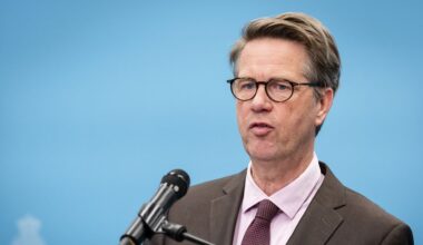 PVV'er Bosma wil door als Kamervoorzitter, nu twee kandidaten