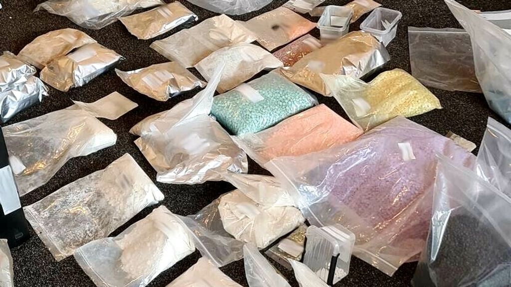 Doden gelinkt aan drugswebshop • Terugkeerbonus voor Syriërs