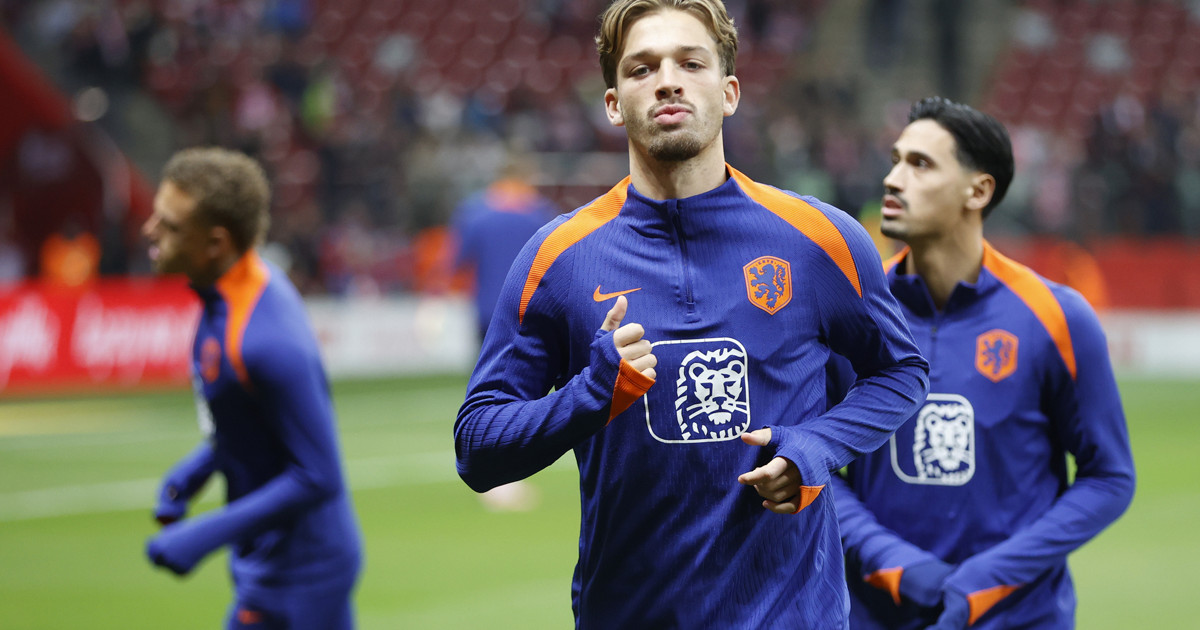 Koeman lijkt met glimlach Oranje-debuut Valente te verklappen