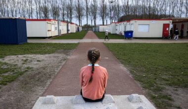 De EU bepaalt de prijs van een asielzoeker op €20.000 euro negatief - Joop