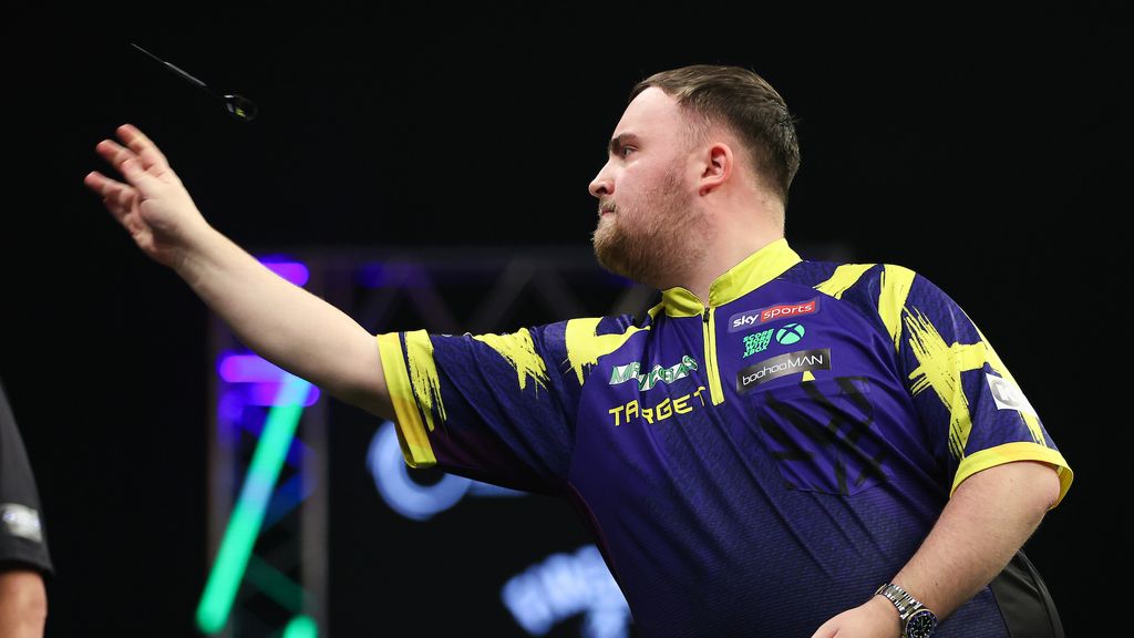 Littler houdt Noppert uit finale Grand Slam of Darts en is nu jongste nummer één ooit