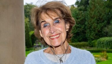 Na een kort ziekbed is zondagavond in Den Haag de schrijfster Yvonne Keuls (93) overleden.