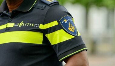 Jonge tieners rijden in gestolen busje en crashen tijdens achtervolging