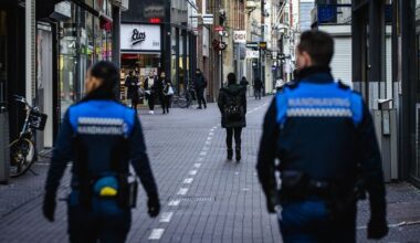 Kabinet stelt invoering hoofddoekverbod bij boa's uit