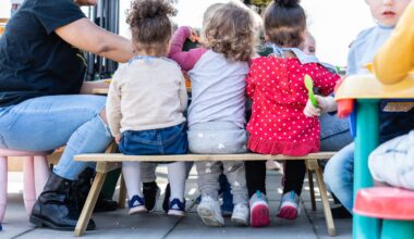 Praktisch opgeleide vrouw financieel vaak afhankelijk, maar doet thuis het meest