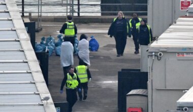 Britten willen vluchtelingen hun sieraden afpakken - Joop