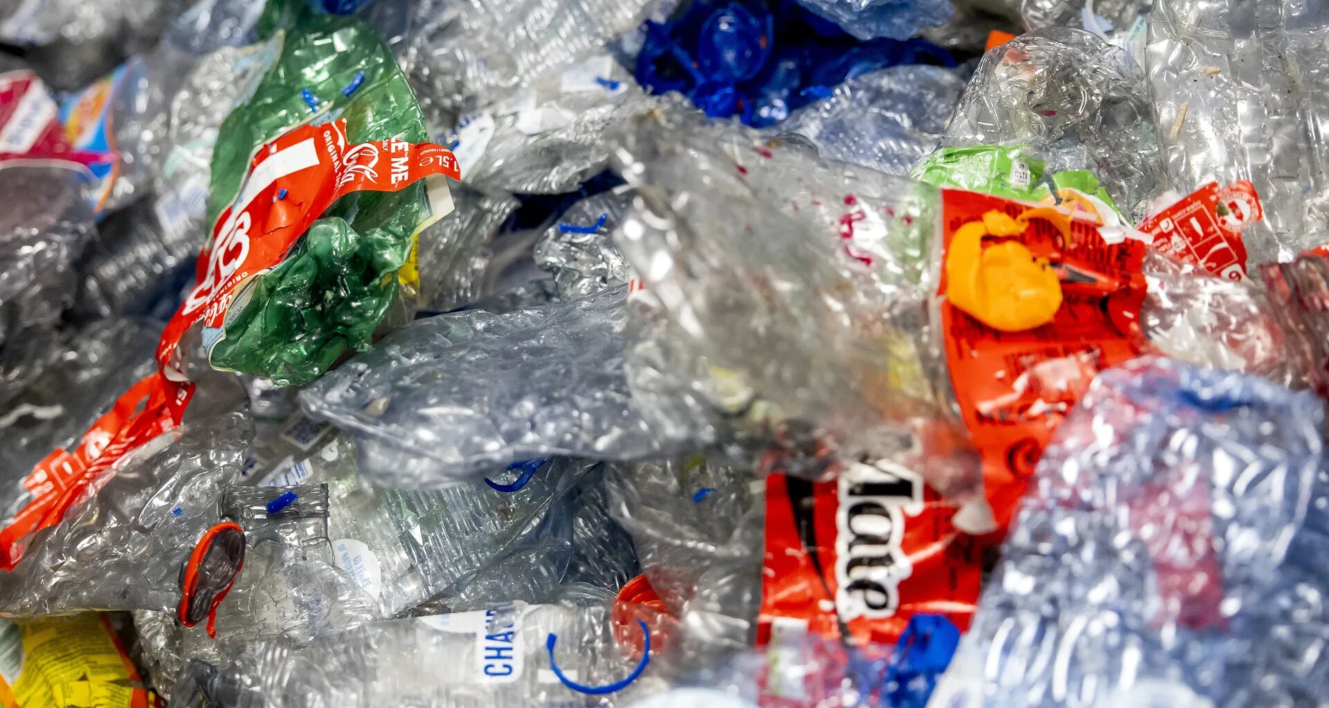 Bedrijfsleven ‘verdient’ half miljard door inzameling flessen te frustreren, inspectie wil verhoging statiegeld - Joop