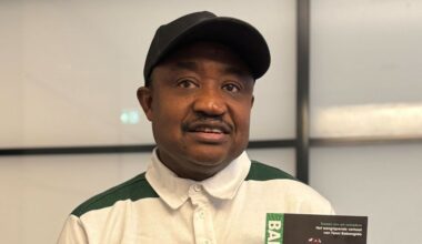 God houdt Babangida op de been na verlies zoontje en broer bij ongeluk