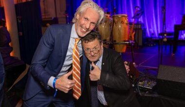 Radboudumc-neuroloog Bas Bloem ontvangt internationale prijs voor parkinsononderzoek - Pritzker Prize van Michael J. Fox Foundation voor persoonsgerichte zorg