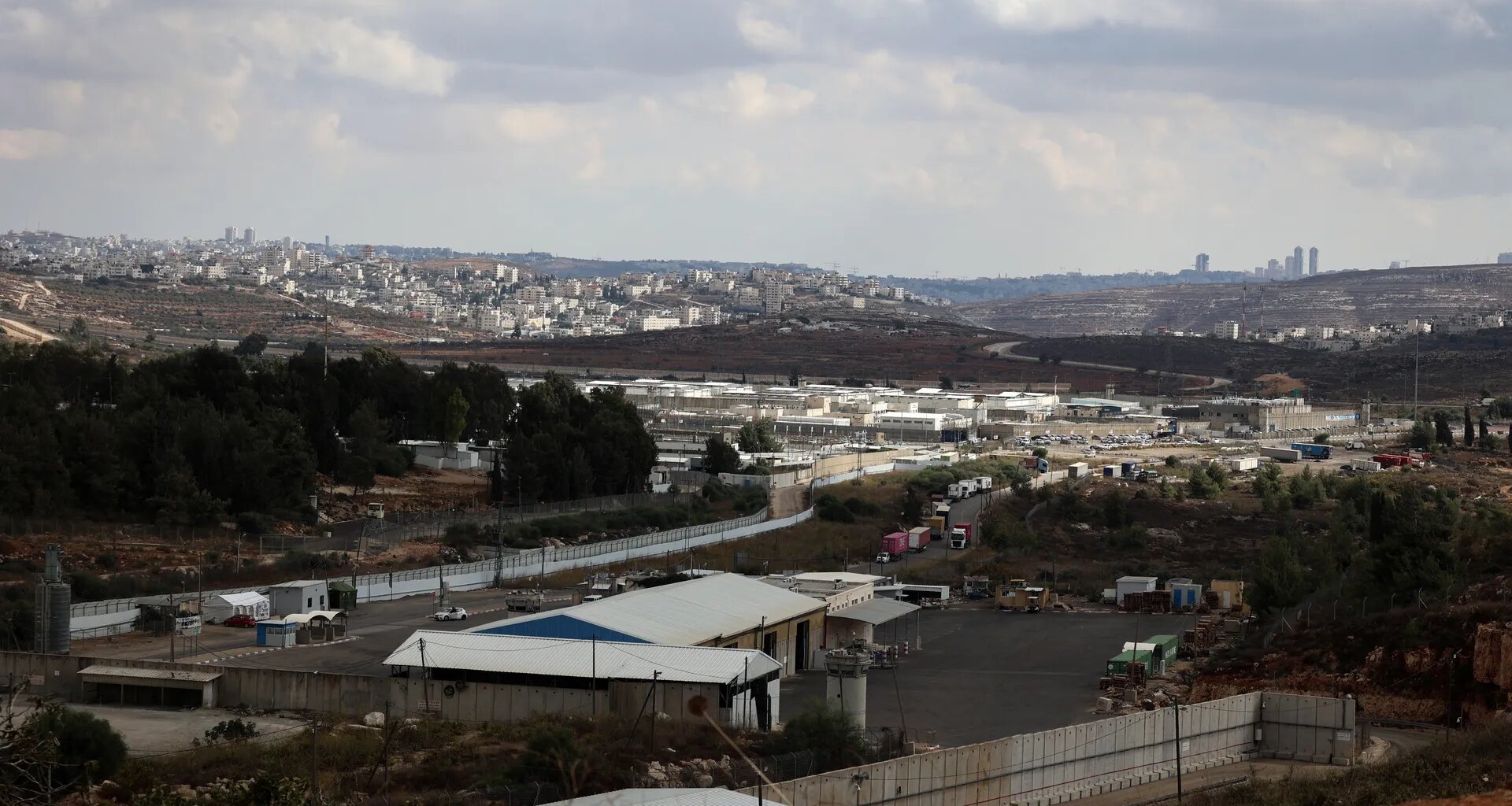 Geweld tegen Palestijnen in Israëlische gevangenissen schrikbarend toegenomen: al bijna 100 doden - Joop