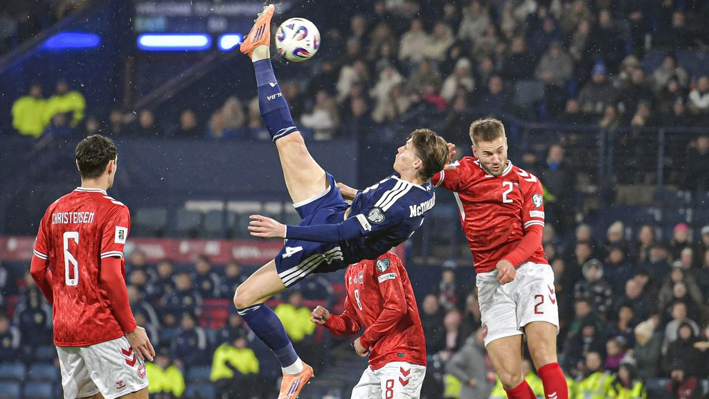 Schotland dankzij fenomenale omhaal en prachtige goals in blessuretijd naar WK