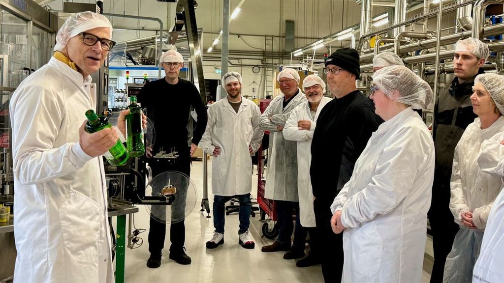 Laatste Groningse Hooghoudt-jenever van de band gerold: 'Het doet pijn'