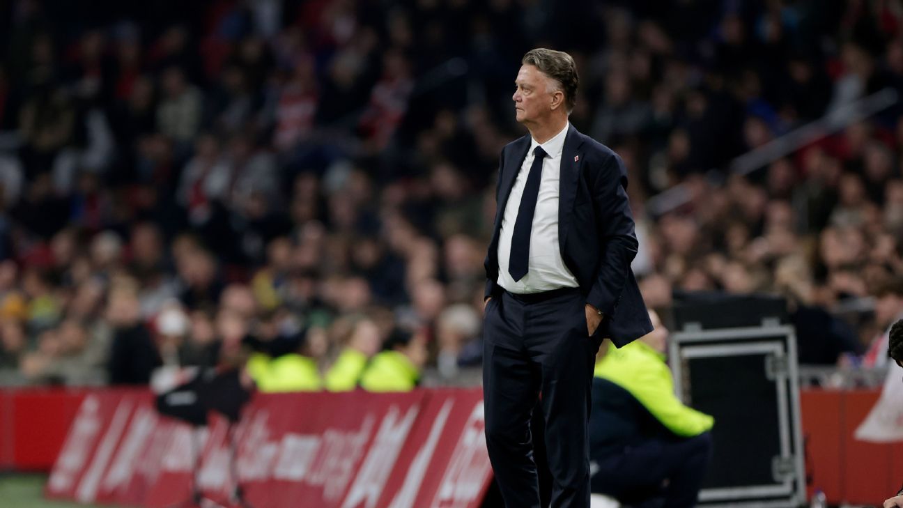 Van Gaal ziet problemen bij Ajax: 'Ze volgen niet altijd mijn lijn'