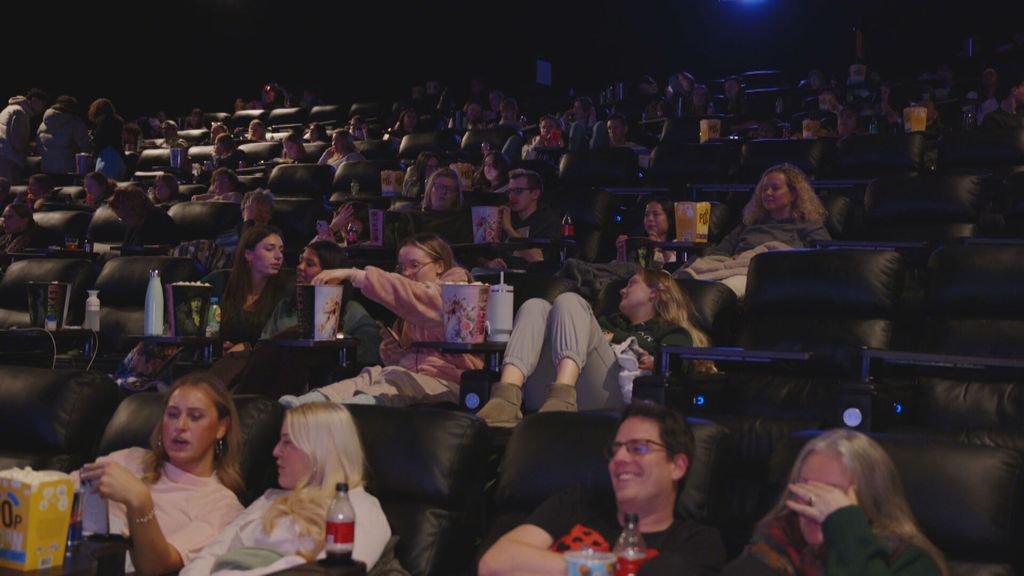 Om middernacht in de bios voor Wicked 2 - NOS Jeugdjournaal