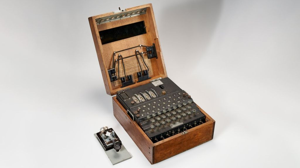 Zeldzame Enigma-codeermachine geveild in Parijs