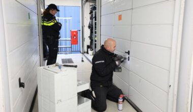 10.000 sloffen sigaretten ontdekt bij inval opslagboxen Den Haag