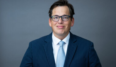 Pieter Grinwis (ChristenUnie) denkt dat Belastingplan erdoorheen komt: 'D66, CDA en VVD houden elkaar in houdgreep'