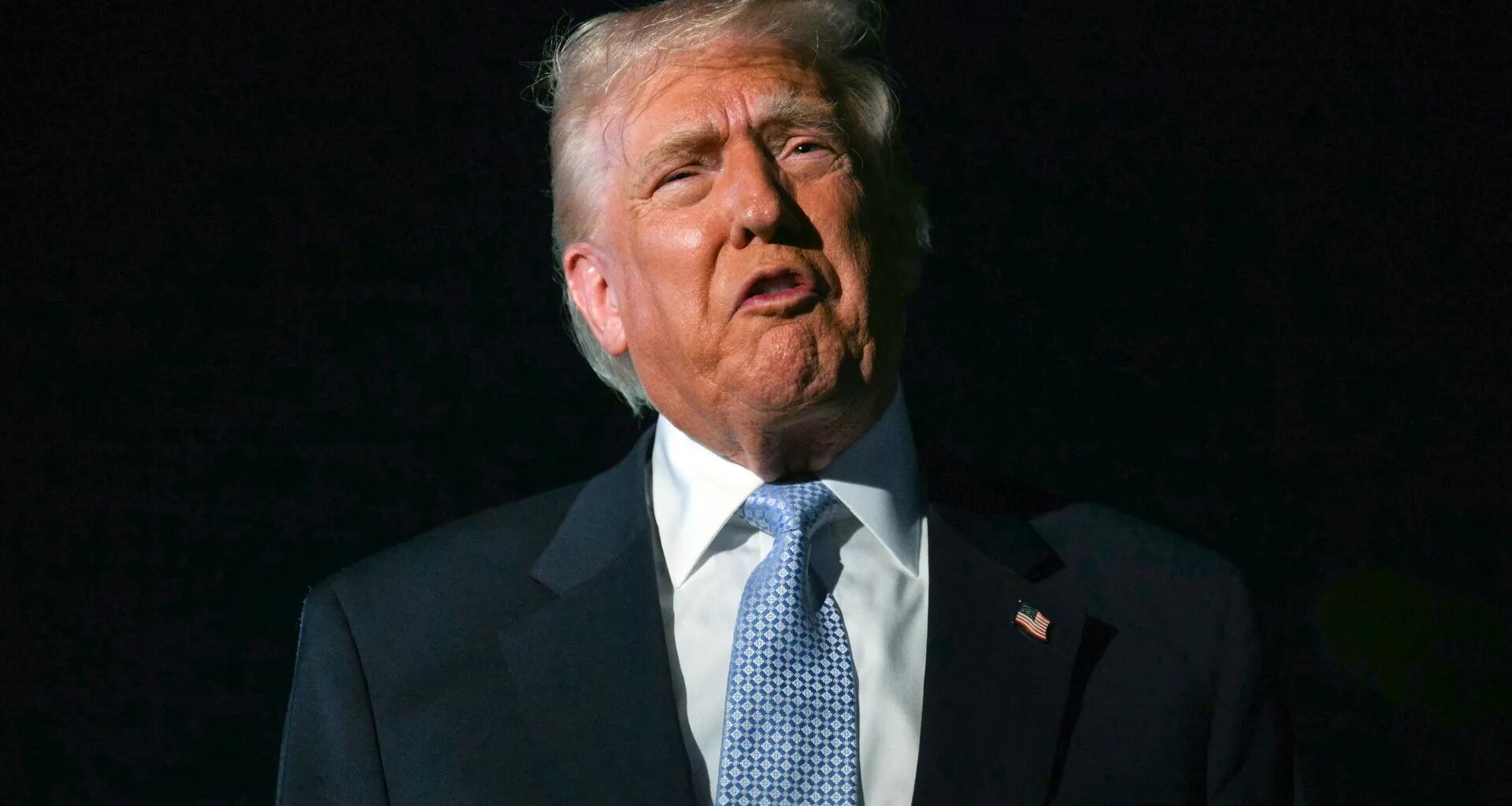 Tierende Trump roept op tot arrestatie en executie van Democraten - Joop