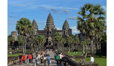 Bus stort van brug in Cambodja, 16 doden