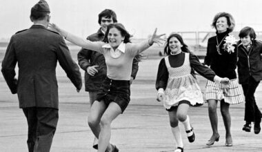 Vietnam-krijgsgevangene Stirm overleden, beroemd van foto thuiskomst