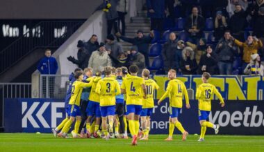 Topper tussen Cambuur en ADO gestaakt nadat Haagse fans met vuurwerk gooien