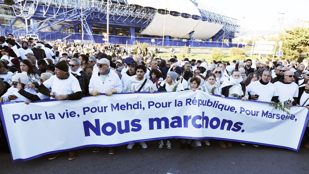 Duizenden mensen bij stille tocht Marseille na moord drugsgeweld