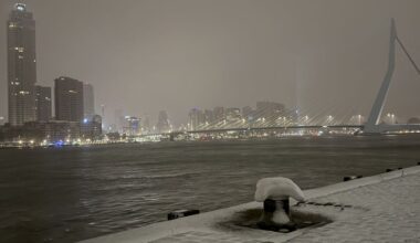 Sneeuw in Nederland, witte plaatjes en code geel om gladheid
