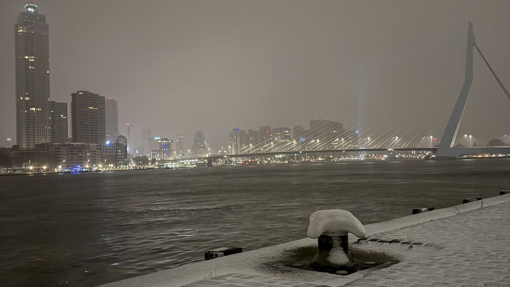 Sneeuw in Nederland, witte plaatjes en code geel om gladheid