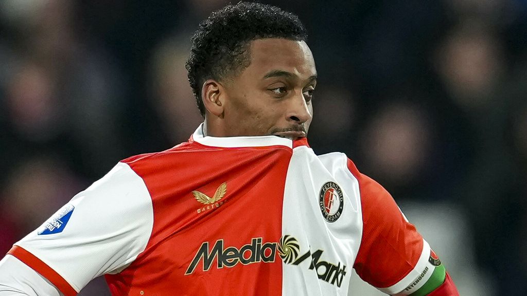 Feyenoord raakt verder achterop bij koploper PSV door verlies tegen NEC (2-4)