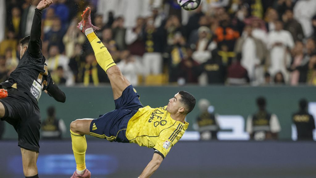 Ronaldo laat met magistrale omhaal in blessuretijd rood van Dublin achter zich