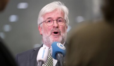 Burgemeester Terneuzen stapt op nadat geldbeluste ondernemers asielprotest oppoken - Joop