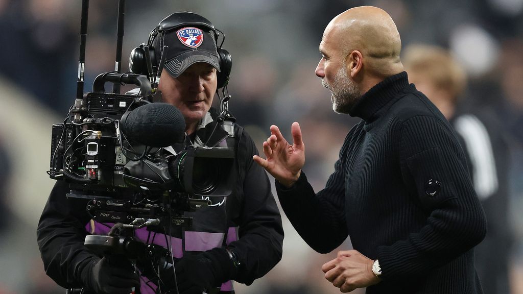 Excuses Guardiola voor woede-uitbarsting tegen cameraman: 'Ik schaam me ontzettend'