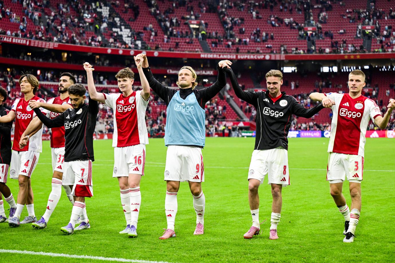 'Ajax wil Taylor en Fitz-Jim deze winter verkopen, McConnell mogelijk terug naar Liverpool'