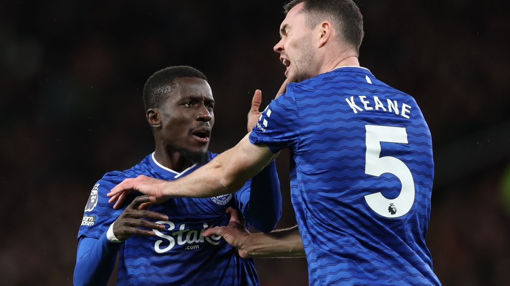 Rode kaart na klap aan teamgenoot deert Everton niet: uitzege op United