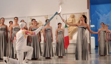 Olympische vlam binnen ontstoken na versoberde ceremonie