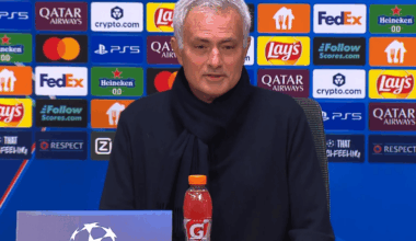 José Mourinho lacht op persconferentie om artikel van Pieter Zwart over hem