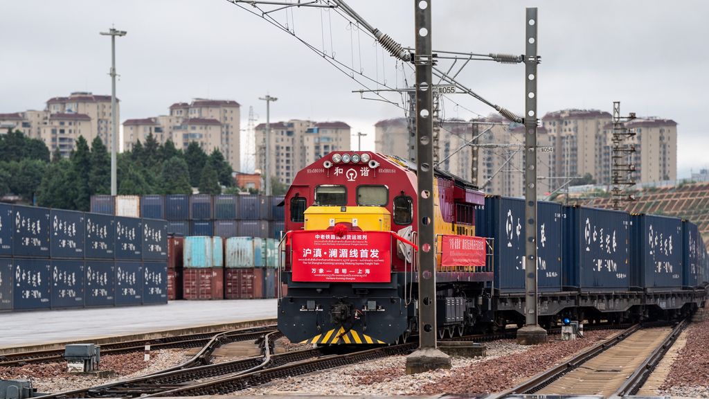 Trein botst op spoorpersoneel in zuidwesten China: 11 doden