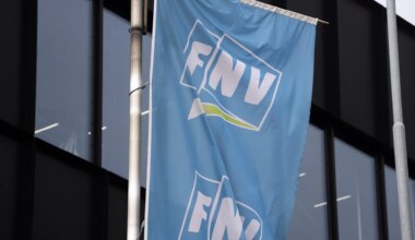 FNV in de greep van bezoldigde vakbondsbaronnen - Joop