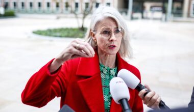 tijdelijke status voor Oekraïners, moeten zorgpremie en huur gaan betalen