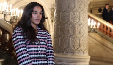 Britse popster Olivia Dean fluit Ticketmaster terug, 'Doe beter jullie best'