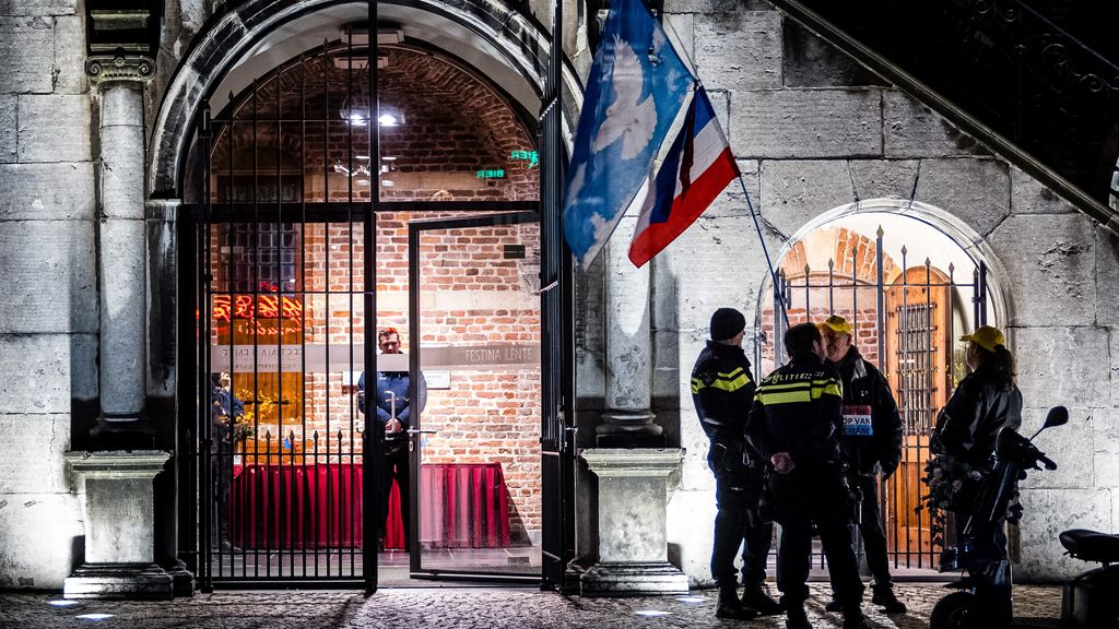 Gemeenten voelen zich bij besluiten over azc's in de steek gelaten door Den Haag